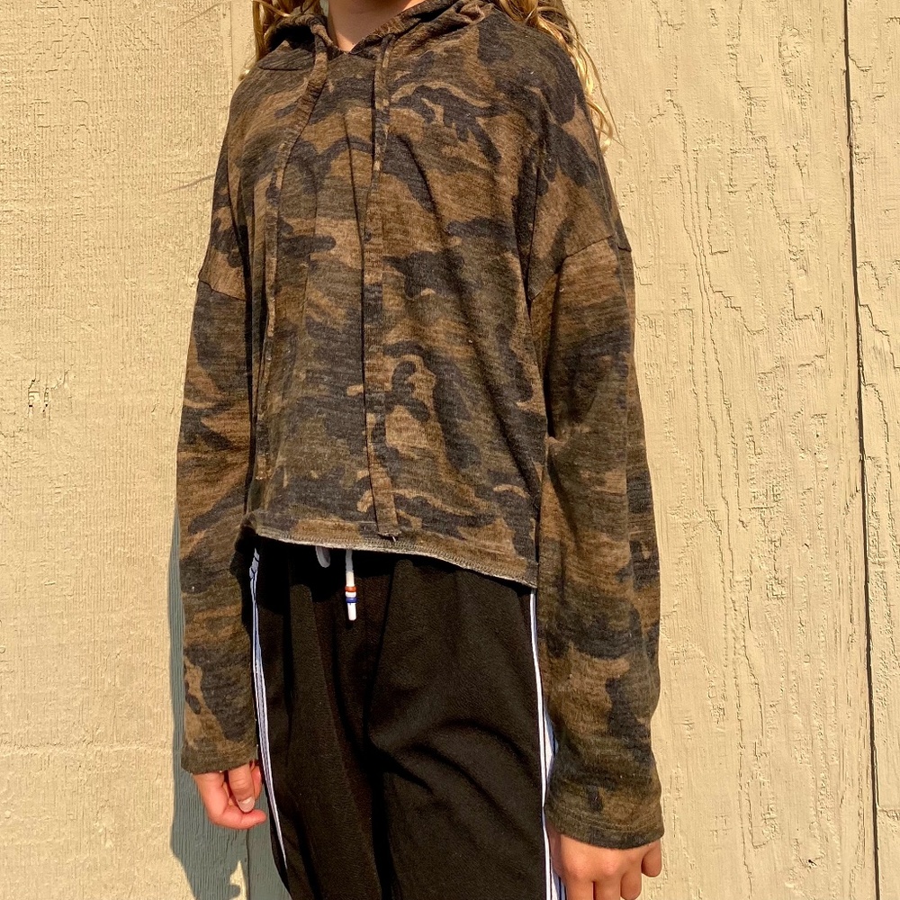 Camo cropped long sleeve
